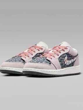 Nike Kids Pink Floral Low-Top Sneakers with Multicolor Swoosh